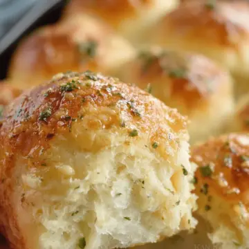 30-Minute Garlic Parmesan Dinner Rolls