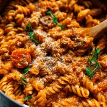 One pot creamy tomato beef pasta