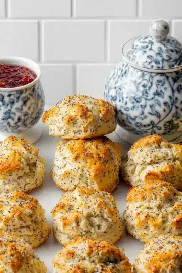 Ridiculously Easy Lemon Poppy Seed Scones