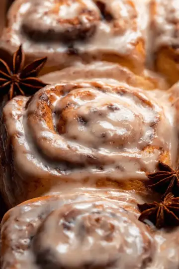 Chai Cinnamon Rolls