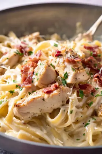 Creamy Chicken and Bacon Pasta