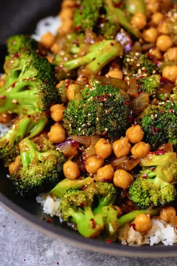 Garlic Broccoli Stir Fry With Chickpeas